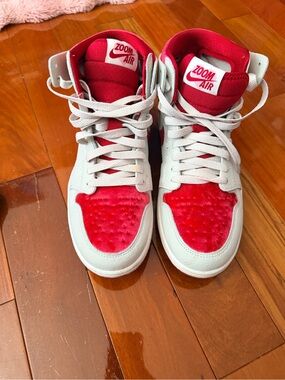 Nike Women’s High-Top Sneakers in Red and Grey with velvet on the Toe